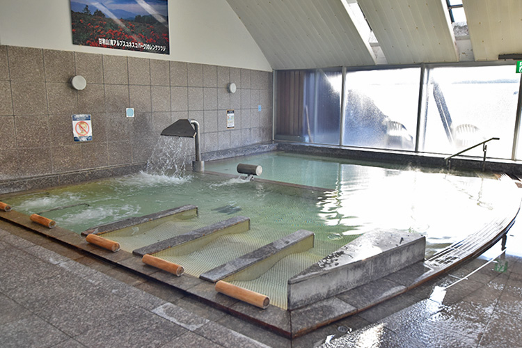 1の湯 大浴槽 ゆ〜ぷるにらさき 韮崎市健康ふれあいセンター