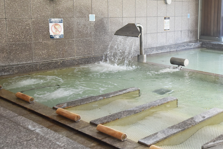 1の湯 大浴槽 ゆ〜ぷるにらさき 韮崎市健康ふれあいセンター